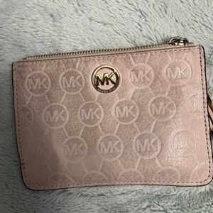 Micheal Kors Wristlet-White Leather